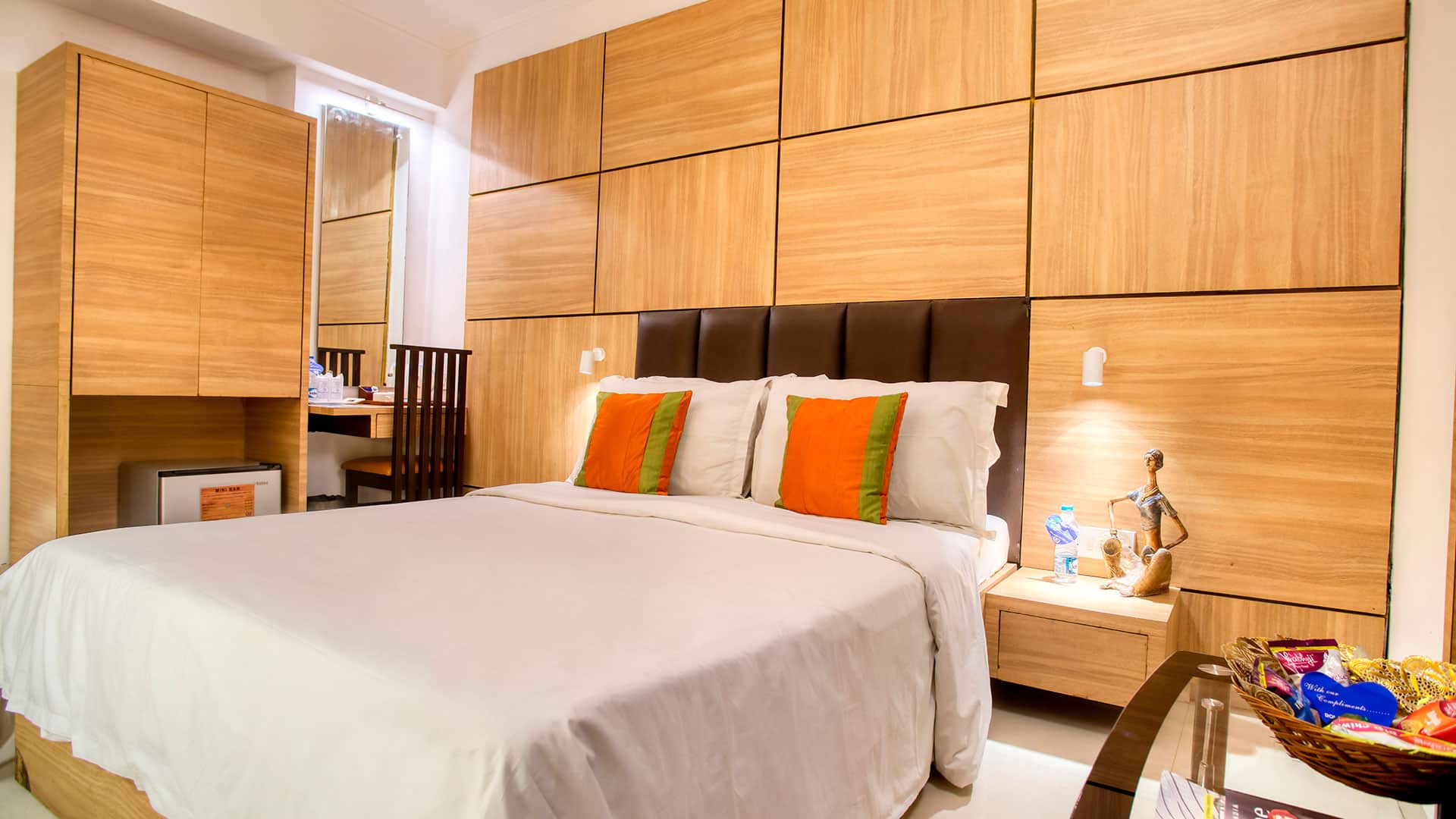 Deluxe-Room-at-Roland-Hotel-Kolkata