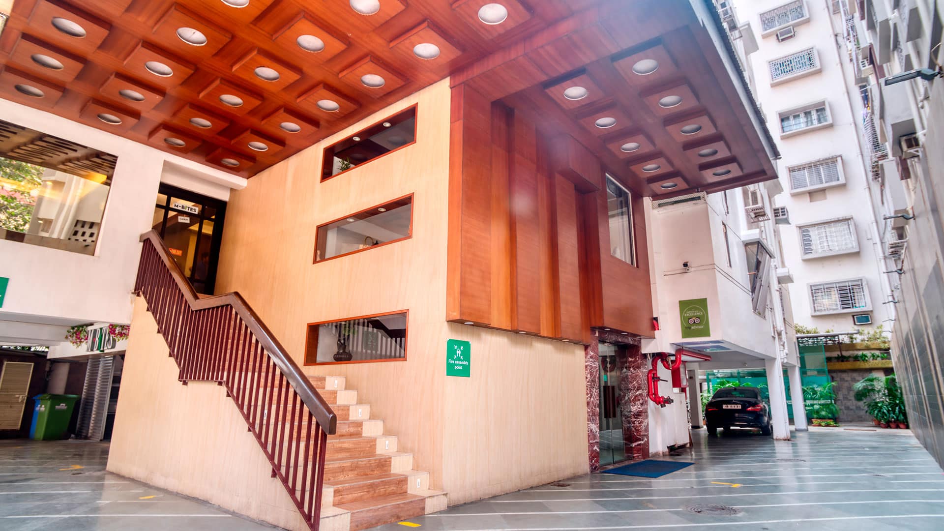Parking-at-Roland-Hotel-Near-Birla-Mandir-Kolkata