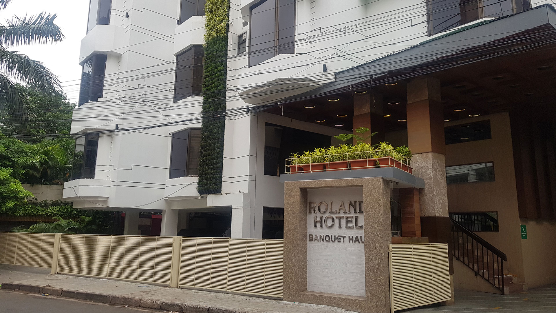 Roland-Hotel-Near-Birla-Temple-Kolkata