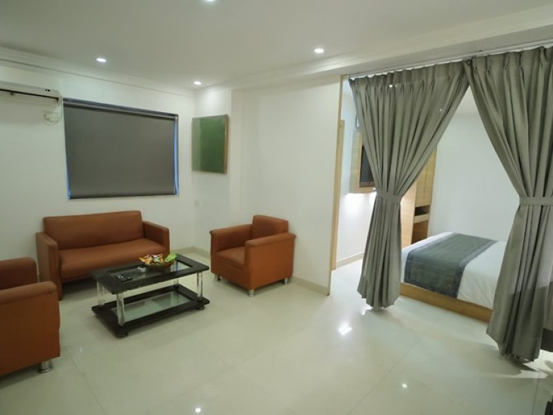 Junior Suite Sitting Area - Roland Hotel